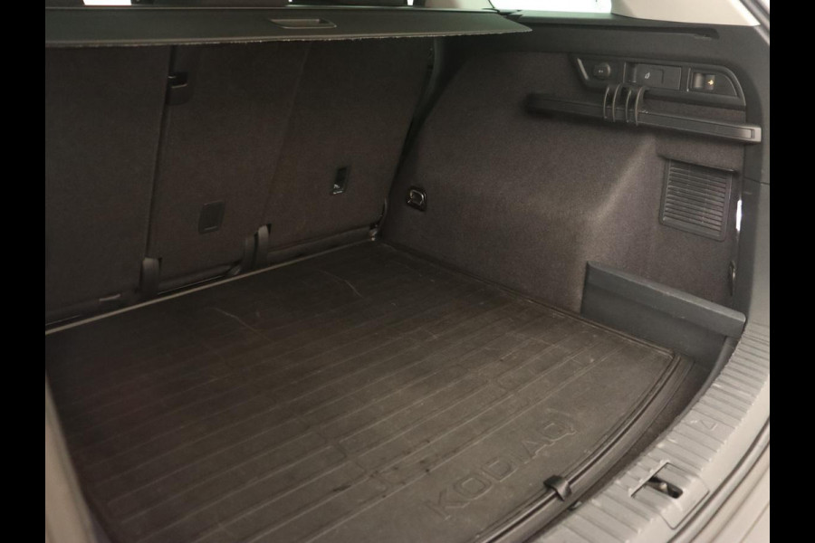 Škoda Kodiaq 1.4 TSI Style | Trekhaak | Achterbankverwarming | Navigatie | Parkeerhulp | Carplay | DAB | Stoelverwarming | Keyless | Full LED | Memory