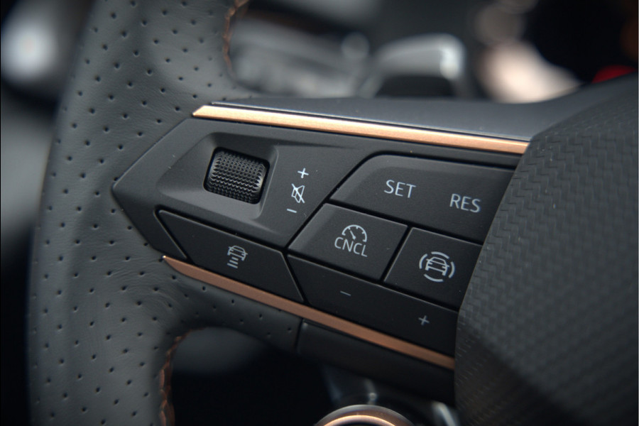 CUPRA Terramar 1.5 eTSI Business | Adaptive Cruise Control | 360 Camera | Stoelverwarming | Stuurverwarming | Memory Seat | Elektrische verstelbare stoel |  Ambiance Verlichting | Dodehoekdetectie | Keyless | LED | BTW | Fab