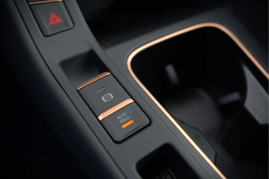 CUPRA Terramar 1.5 eTSI Business | Adaptive Cruise Control | 360 Camera | Stoelverwarming | Stuurverwarming | Memory Seat | Elektrische verstelbare stoel |  Ambiance Verlichting | Dodehoekdetectie | Keyless | LED | BTW | Fab