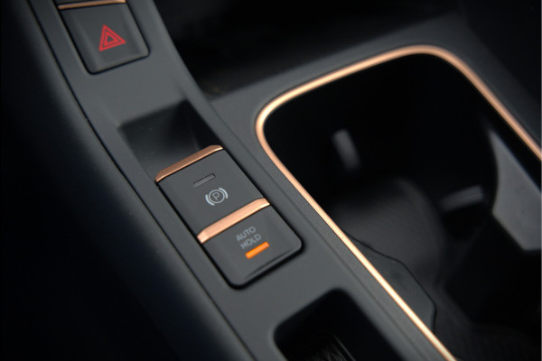 CUPRA Terramar 1.5 eTSI Business | Adaptive Cruise Control | 360 Camera | Stoelverwarming | Stuurverwarming | Memory Seat | Elektrische verstelbare stoel |  Ambiance Verlichting | Dodehoekdetectie | Keyless | LED | BTW | Fab