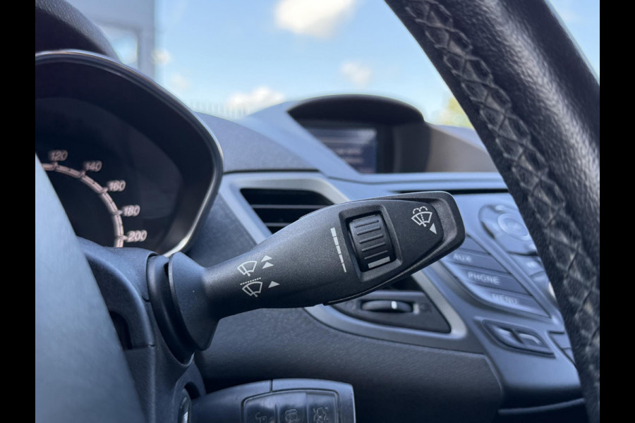 Ford Fiesta 1.0 EcoBoost Titanium 1e Eigenaar,Trekhaak,Airco,Weinig km,Distributie recent vervangen,5 Deurs,Apk tot 02-2026