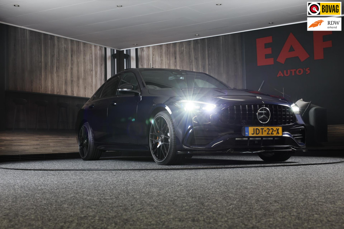 Mercedes-Benz C-Klasse 300 e AMG 63 Look / Massage / Head Up / 360 Camera / Acc / Elek Stoelen / Leder / Open Pano / 20 Inc