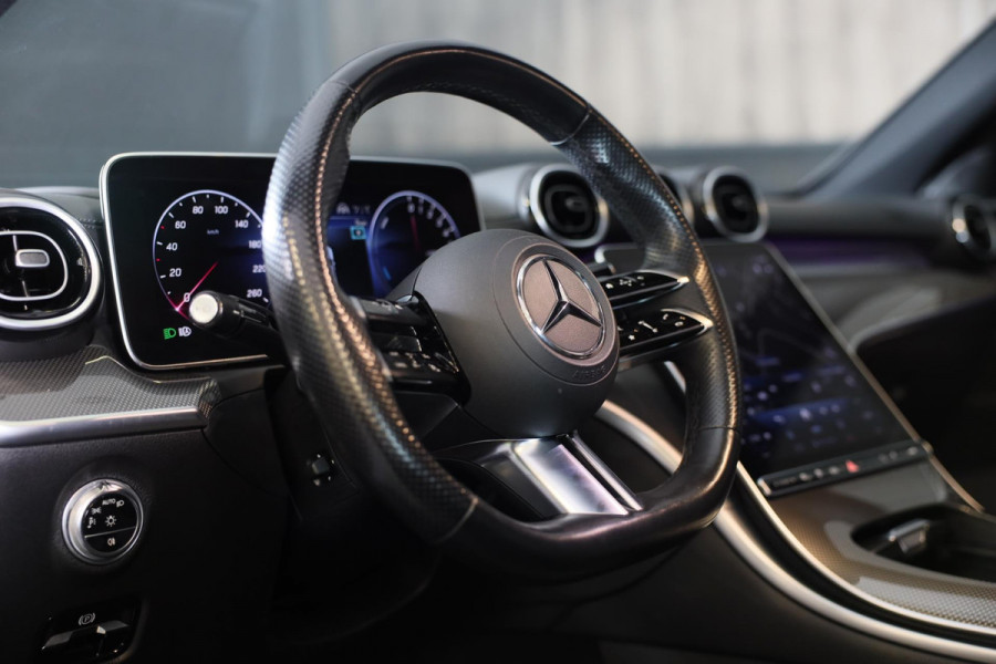 Mercedes-Benz C-Klasse 300 e AMG 63 Look / Massage / Head Up / 360 Camera / Acc / Elek Stoelen / Leder / Open Pano / 20 Inc
