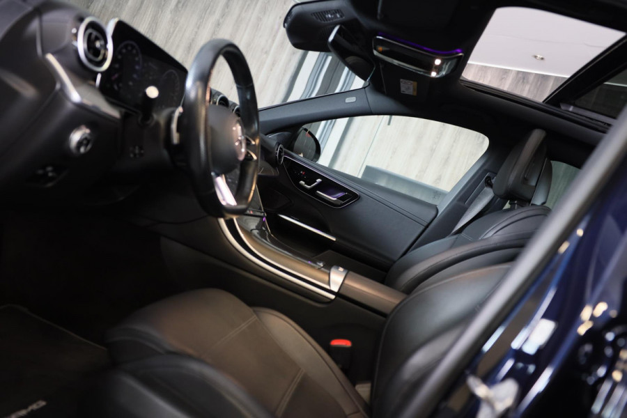 Mercedes-Benz C-Klasse 300 e AMG 63 Look / Massage / Head Up / 360 Camera / Acc / Elek Stoelen / Leder / Open Pano / 20 Inc