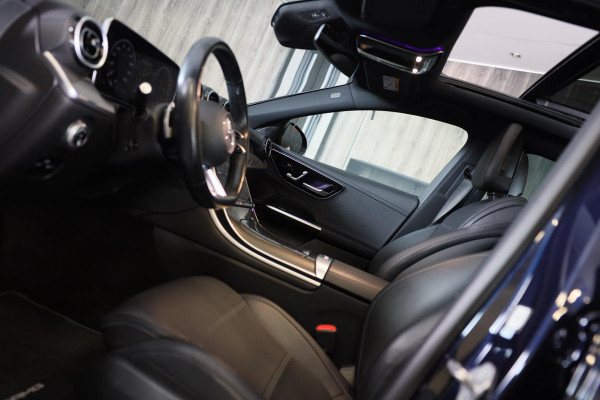 Mercedes-Benz C-Klasse 300 e AMG 63 Look / Massage / Head Up / 360 Camera / Acc / Elek Stoelen / Leder / Open Pano / 20 Inc