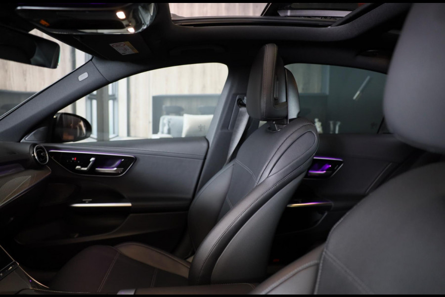 Mercedes-Benz C-Klasse 300 e AMG 63 Look / Massage / Head Up / 360 Camera / Acc / Elek Stoelen / Leder / Open Pano / 20 Inc