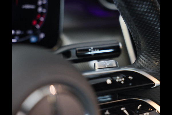 Mercedes-Benz C-Klasse 300 e AMG 63 Look / Massage / Head Up / 360 Camera / Acc / Elek Stoelen / Leder / Open Pano / 20 Inc
