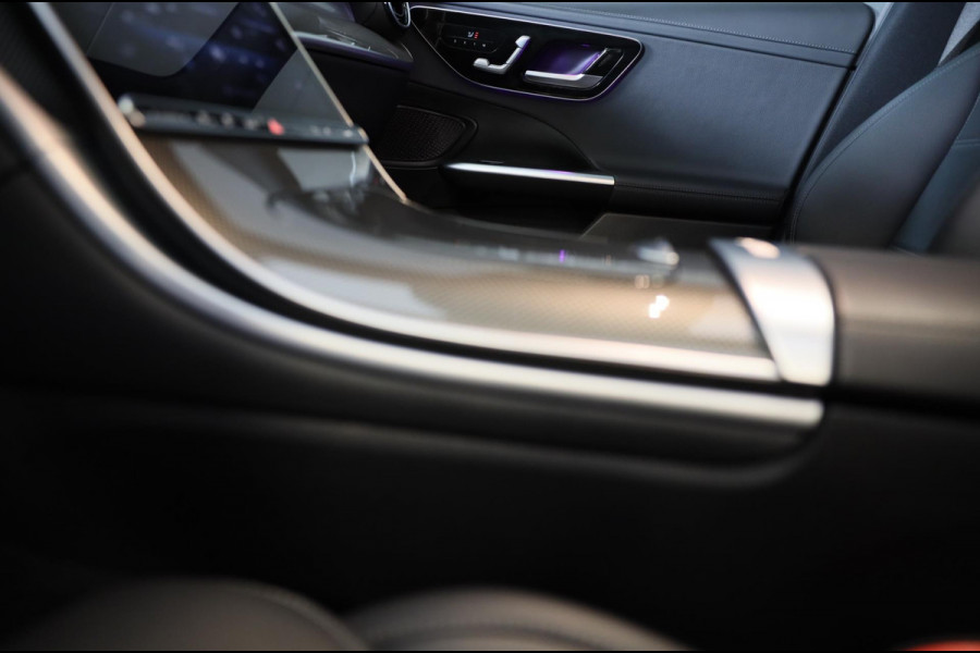 Mercedes-Benz C-Klasse 300 e AMG 63 Look / Massage / Head Up / 360 Camera / Acc / Elek Stoelen / Leder / Open Pano / 20 Inc