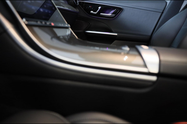 Mercedes-Benz C-Klasse 300 e AMG 63 Look / Massage / Head Up / 360 Camera / Acc / Elek Stoelen / Leder / Open Pano / 20 Inc