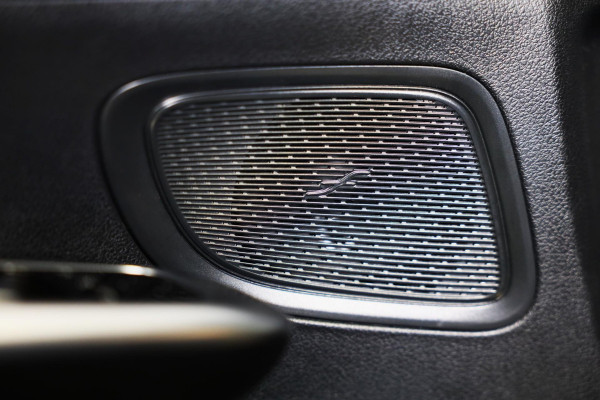 Mercedes-Benz C-Klasse 300 e AMG 63 Look / Massage / Head Up / 360 Camera / Acc / Elek Stoelen / Leder / Open Pano / 20 Inc