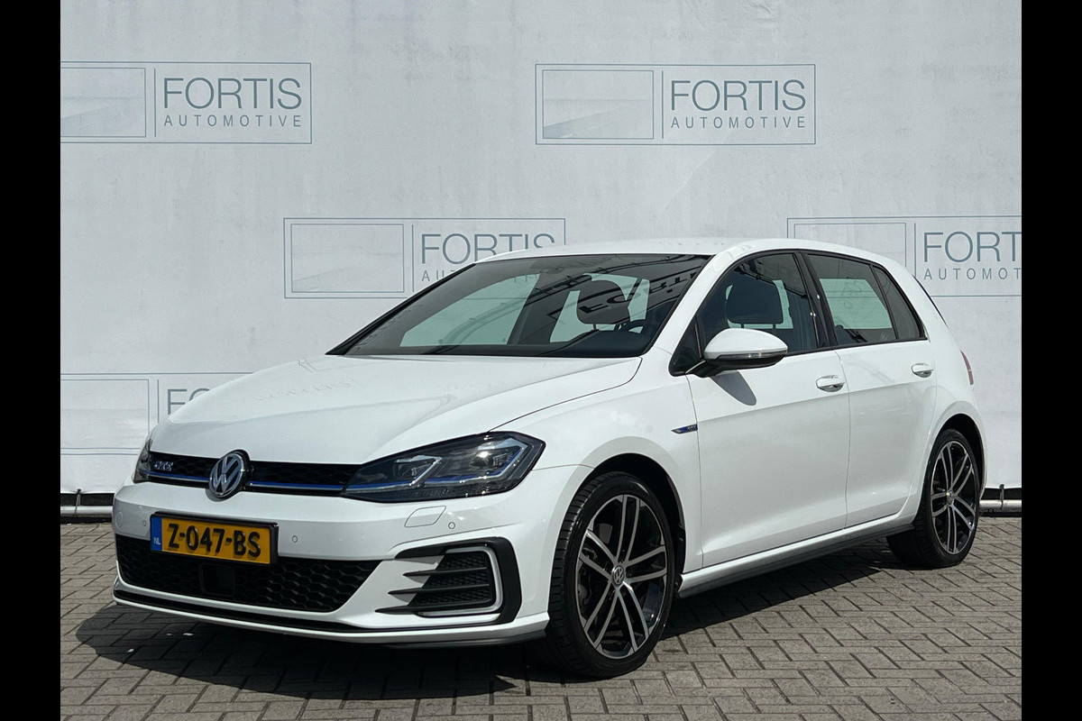 Volkswagen Golf 1.4 TSI PHEV GTE 7.5 STOELVERW | WINTERSET OP ORIGINELE VELGEN | PDC VOOR & ACHTER | APK T/M 27