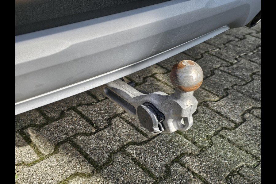 Ford Kuga 2.5 PHEV Titanium 243pk | Driver Assistance Pack | Winterpack | Wegklapbare Trekhaak | 2.100kg Trekgewicht | Ford Kuga 2.5 PHEV Titanium 243pk | Driver Assistance Pack | Winterpack | Wegklapbare Trekhaak | 2.100kg Trekgewicht |