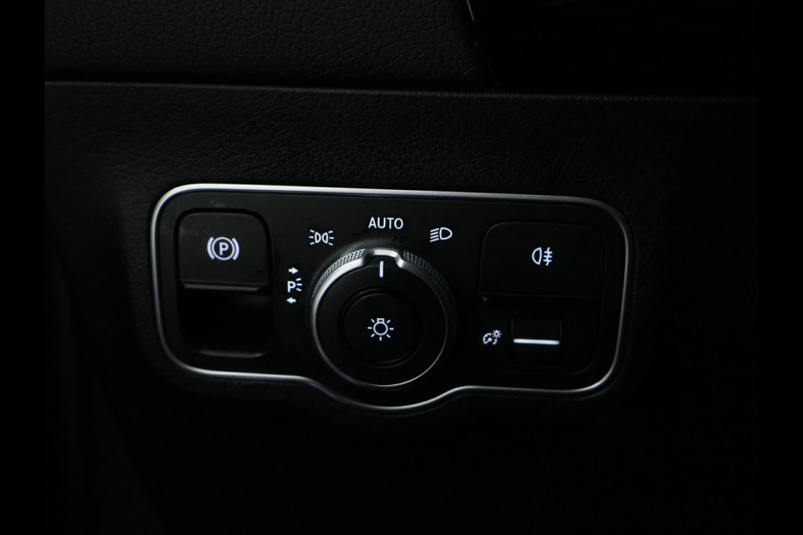 Mercedes-Benz GLA 250 e AMG Plug-In Hybride AMG Line | Sfeerverlichting | Achteruitrijcamera | Stoelverwarming voor. | Ledkoplampen. Inclusief 48 maanden MB Certified garantie voor Europa.