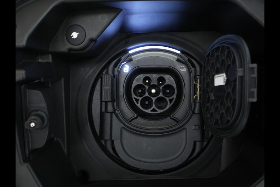 Mercedes-Benz GLA 250 e AMG Plug-In Hybride AMG Line | Sfeerverlichting | Achteruitrijcamera | Stoelverwarming voor. | Ledkoplampen. Inclusief 48 maanden MB Certified garantie voor Europa.