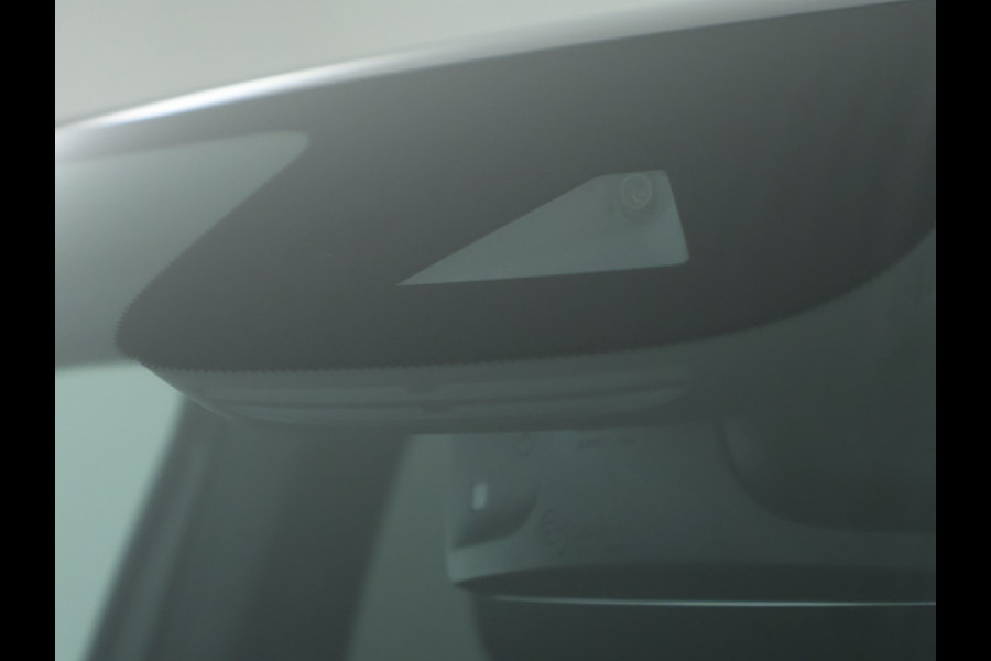 Mercedes-Benz GLA 250 e AMG Plug-In Hybride AMG Line | Sfeerverlichting | Achteruitrijcamera | Stoelverwarming voor. | Ledkoplampen. Inclusief 48 maanden MB Certified garantie voor Europa.