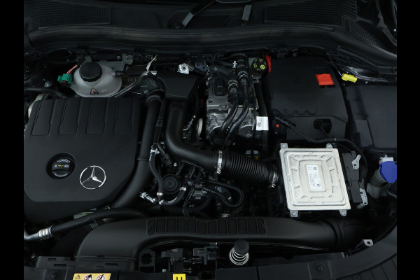 Mercedes-Benz GLA 250 e AMG Plug-In Hybride AMG Line | Sfeerverlichting | Achteruitrijcamera | Stoelverwarming voor. | Ledkoplampen. Inclusief 48 maanden MB Certified garantie voor Europa.