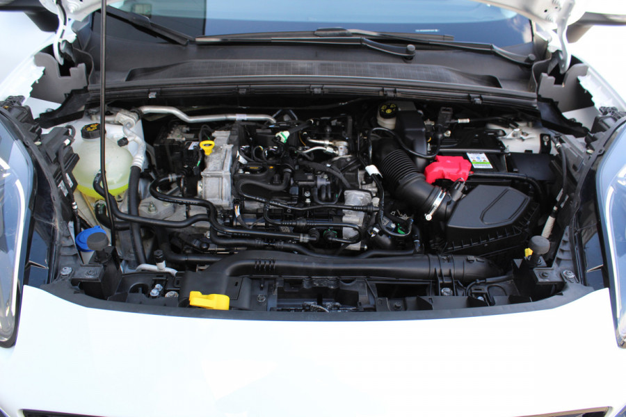 Ford Puma 1.0-125pk EcoBoost Mild-Hybrid Titanium. Fabr. garantie t/m 24-03-2029 ! Eén van de fijnst rijdende auto in z'n klasse ! Autm. airco, stoel-, stuur- en voorraamverw., cruise control, LED verl., navigatie, telefoonvoorb., DAB radio, Apple carplay/Android auto etc.