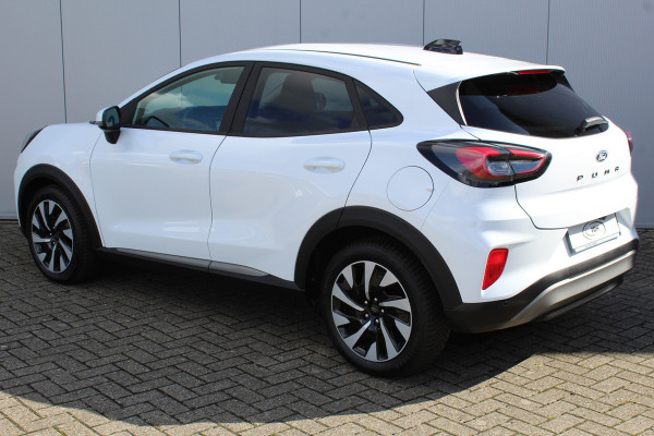 Ford Puma 1.0-125pk EcoBoost Mild-Hybrid Titanium. Fabr. garantie t/m 24-03-2029 ! Eén van de fijnst rijdende auto in z'n klasse ! Autm. airco, stoel-, stuur- en voorraamverw., cruise control, LED verl., navigatie, telefoonvoorb., DAB radio, Apple carplay/Android auto etc.