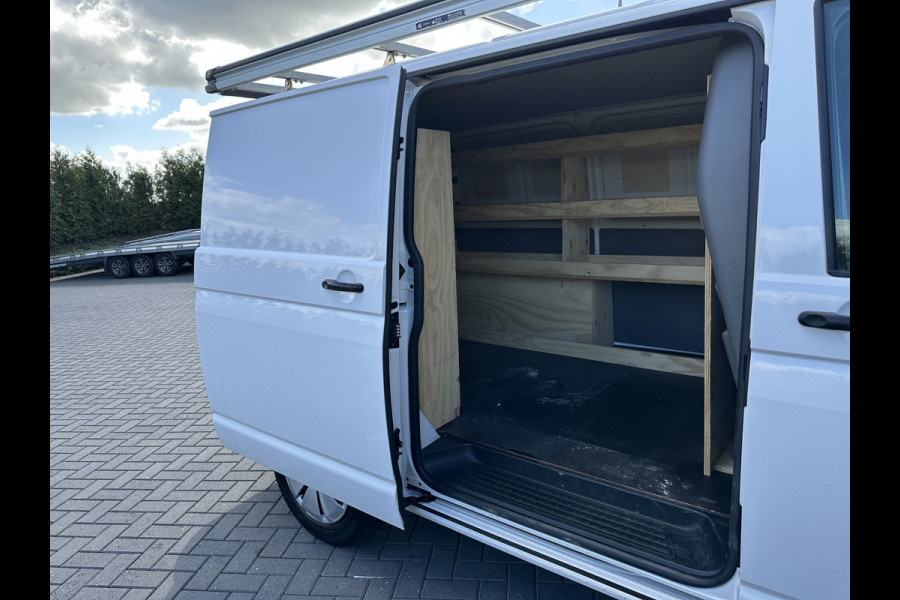 Volkswagen Transporter 2.0 TDI / L1H1 / 1e EIG. / IMPERIAAL / TREKHAAK / AIRCO / BIJRIJDERSBANK / PDC