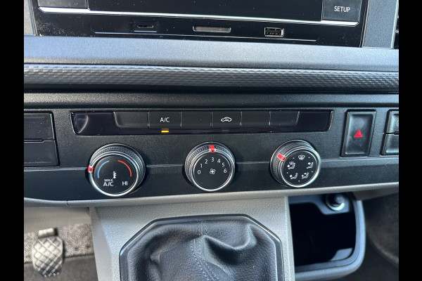Volkswagen Transporter 2.0 TDI / L1H1 / 1e EIG. / IMPERIAAL / TREKHAAK / AIRCO / BIJRIJDERSBANK / PDC