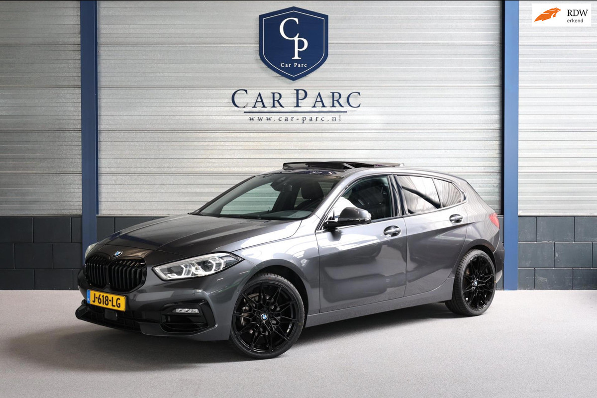 BMW 1-serie 118i M-SPORT LED+XENON/VIRTUAL/SFEER/PANORAMADAK/LEER+S.VERWARMING/LMV/CAM/LINE/ACC/ECC/12 MDN GARANTIE!