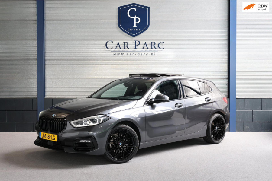 BMW 1-serie 118i M-SPORT LED+XENON/VIRTUAL/SFEER/PANORAMADAK/LEER+S.VERWARMING/LMV/CAM/LINE/ACC/ECC/12 MDN GARANTIE!