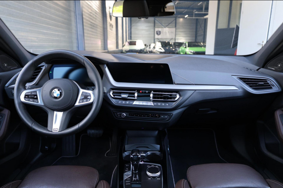 BMW 1-serie 118i M-SPORT LED+XENON/VIRTUAL/SFEER/PANORAMADAK/LEER+S.VERWARMING/LMV/CAM/LINE/ACC/ECC/12 MDN GARANTIE!