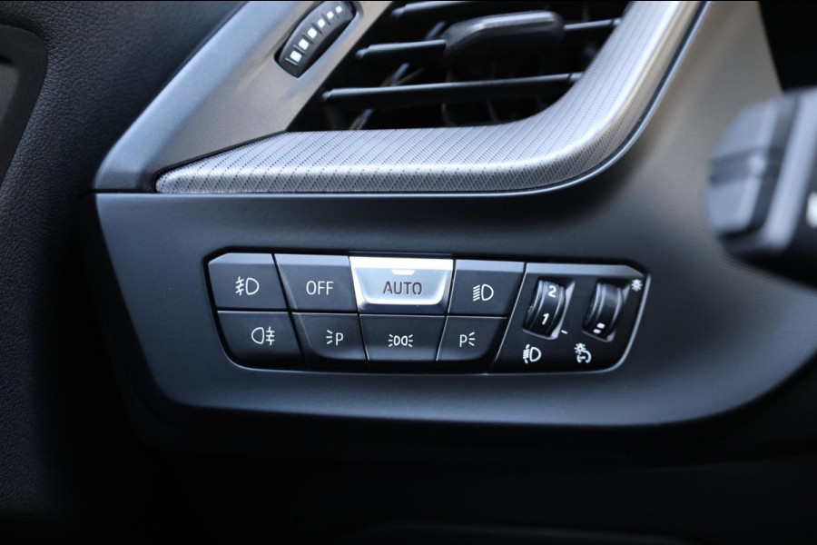 BMW 1-serie 118i M-SPORT LED+XENON/VIRTUAL/SFEER/PANORAMADAK/LEER+S.VERWARMING/LMV/CAM/LINE/ACC/ECC/12 MDN GARANTIE!
