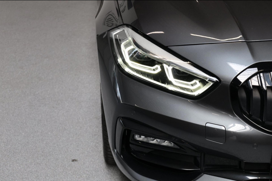 BMW 1-serie 118i M-SPORT LED+XENON/VIRTUAL/SFEER/PANORAMADAK/LEER+S.VERWARMING/LMV/CAM/LINE/ACC/ECC/12 MDN GARANTIE!