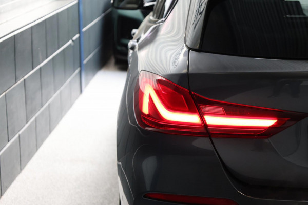 BMW 1-serie 118i M-SPORT LED+XENON/VIRTUAL/SFEER/PANORAMADAK/LEER+S.VERWARMING/LMV/CAM/LINE/ACC/ECC/12 MDN GARANTIE!
