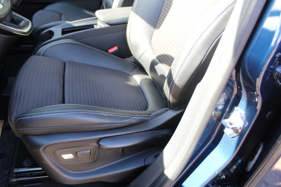 Renault Scénic 1.2 TCe Intens , Trekgewicht 1850kg Zeer nette hoog zitter , Climate  control , Navigatie , Cruis control Trekhaak , Parkeer sensoren V+A , AGR stoel bestuurder