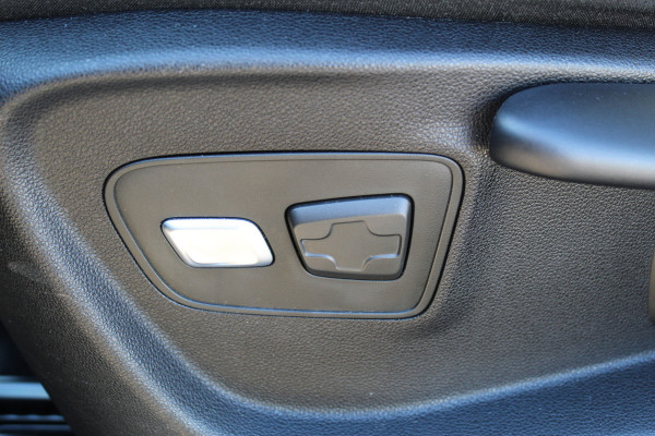 Renault Scénic 1.2 TCe Intens , Trekgewicht 1850kg Zeer nette hoog zitter , Climate  control , Navigatie , Cruis control Trekhaak , Parkeer sensoren V+A , AGR stoel bestuurder