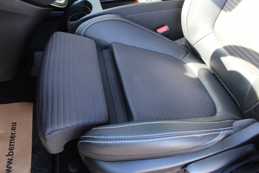 Renault Scénic 1.2 TCe Intens , Trekgewicht 1850kg Zeer nette hoog zitter , Climate  control , Navigatie , Cruis control Trekhaak , Parkeer sensoren V+A , AGR stoel bestuurder