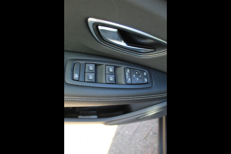 Renault Scénic 1.2 TCe Intens , Trekgewicht 1850kg Zeer nette hoog zitter , Climate  control , Navigatie , Cruis control Trekhaak , Parkeer sensoren V+A , AGR stoel bestuurder