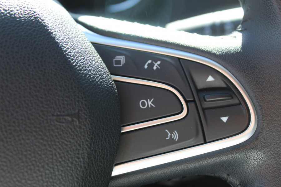 Renault Scénic 1.2 TCe Intens , Trekgewicht 1850kg Zeer nette hoog zitter , Climate  control , Navigatie , Cruis control Trekhaak , Parkeer sensoren V+A , AGR stoel bestuurder