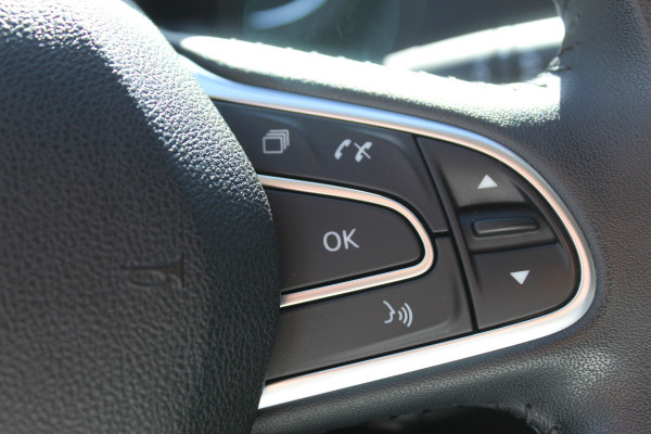 Renault Scénic 1.2 TCe Intens , Trekgewicht 1850kg Zeer nette hoog zitter , Climate  control , Navigatie , Cruis control Trekhaak , Parkeer sensoren V+A , AGR stoel bestuurder