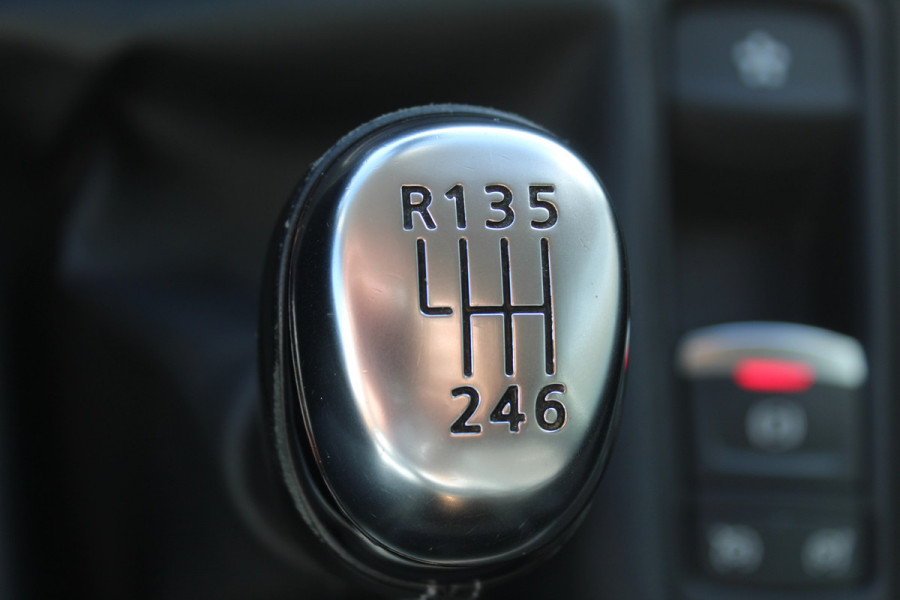 Renault Scénic 1.2 TCe Intens , Trekgewicht 1850kg Zeer nette hoog zitter , Climate  control , Navigatie , Cruis control Trekhaak , Parkeer sensoren V+A , AGR stoel bestuurder