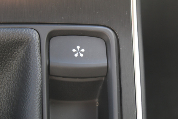 Renault Scénic 1.2 TCe Intens , Trekgewicht 1850kg Zeer nette hoog zitter , Climate  control , Navigatie , Cruis control Trekhaak , Parkeer sensoren V+A , AGR stoel bestuurder
