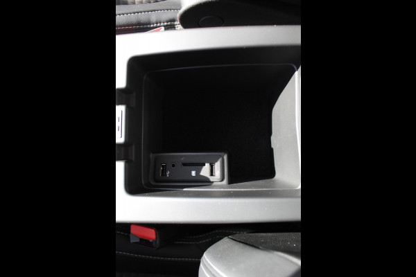 Renault Scénic 1.2 TCe Intens , Trekgewicht 1850kg Zeer nette hoog zitter , Climate  control , Navigatie , Cruis control Trekhaak , Parkeer sensoren V+A , AGR stoel bestuurder