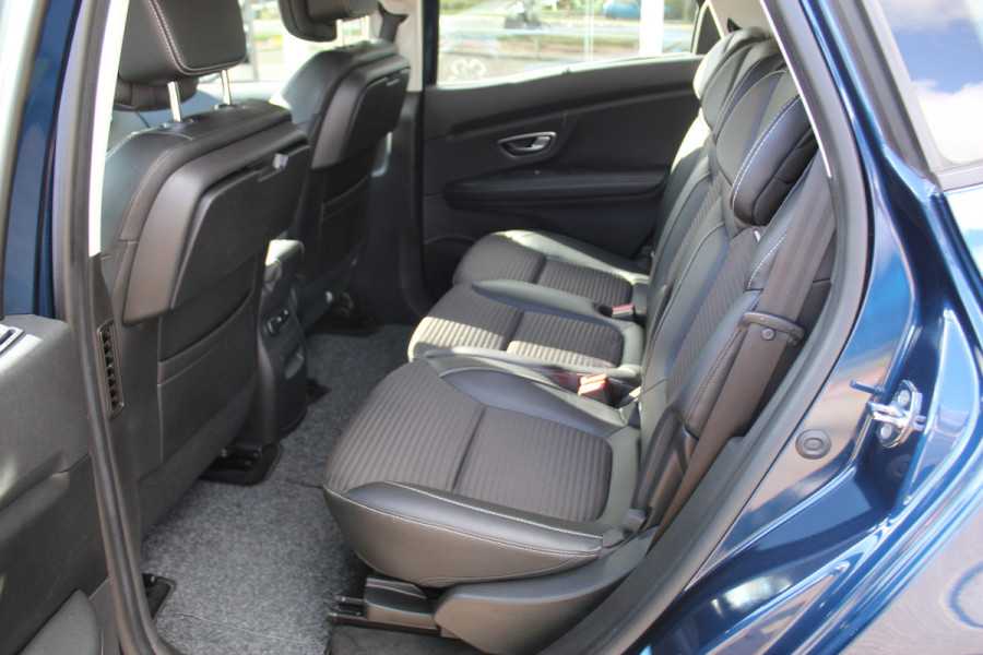 Renault Scénic 1.2 TCe Intens , Trekgewicht 1850kg Zeer nette hoog zitter , Climate  control , Navigatie , Cruis control Trekhaak , Parkeer sensoren V+A , AGR stoel bestuurder