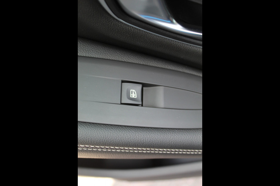 Renault Scénic 1.2 TCe Intens , Trekgewicht 1850kg Zeer nette hoog zitter , Climate  control , Navigatie , Cruis control Trekhaak , Parkeer sensoren V+A , AGR stoel bestuurder