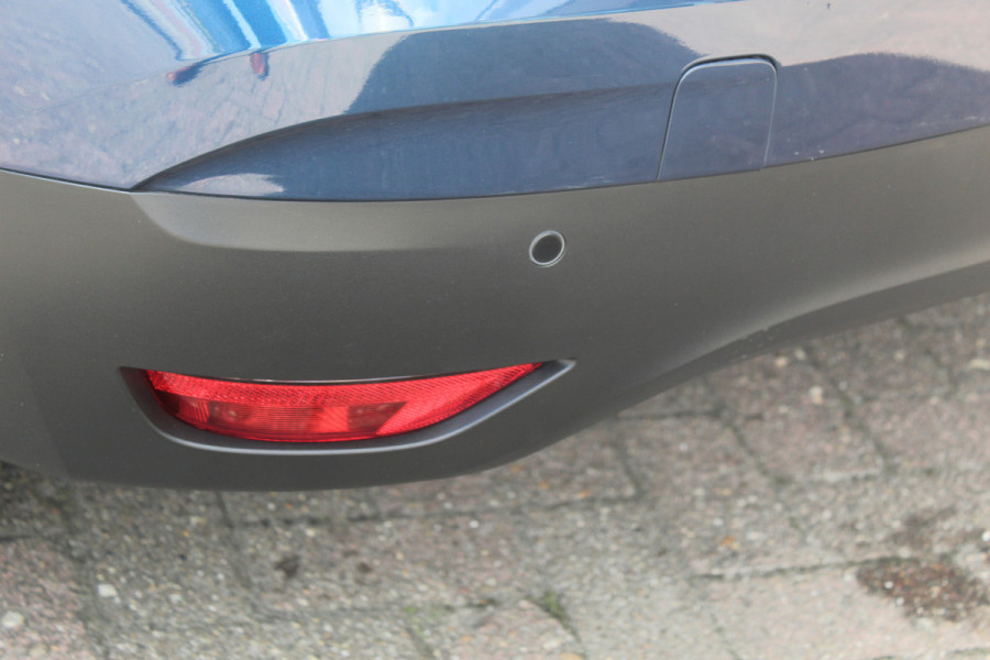 Renault Scénic 1.2 TCe Intens , Trekgewicht 1850kg Zeer nette hoog zitter , Climate  control , Navigatie , Cruis control Trekhaak , Parkeer sensoren V+A , AGR stoel bestuurder
