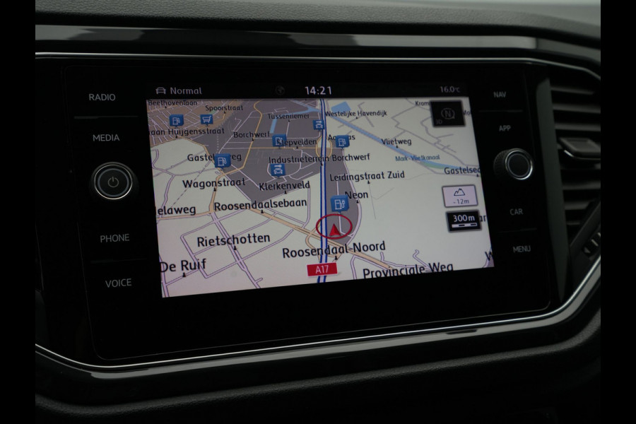 Volkswagen T-Roc 1.5 TSI 150pk DSG Sport Navigatie Trekhaak Virtual cockpit Acc Carplay 95