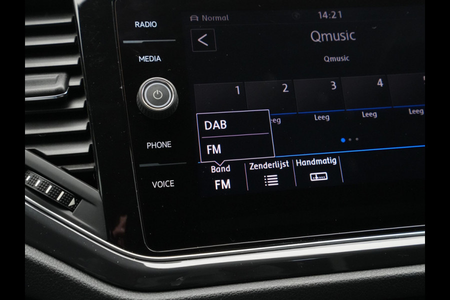 Volkswagen T-Roc 1.5 TSI 150pk DSG Sport Navigatie Trekhaak Virtual cockpit Acc Carplay 95