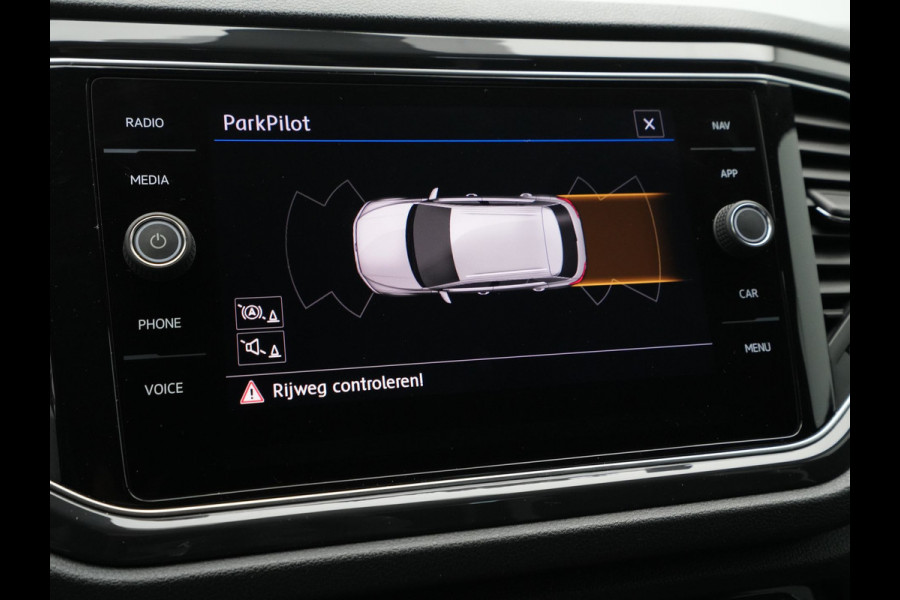 Volkswagen T-Roc 1.5 TSI 150pk DSG Sport Navigatie Trekhaak Virtual cockpit Acc Carplay 95
