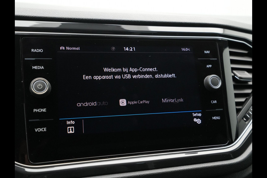 Volkswagen T-Roc 1.5 TSI 150pk DSG Sport Navigatie Trekhaak Virtual cockpit Acc Carplay 95
