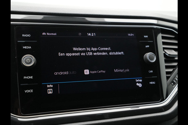 Volkswagen T-Roc 1.5 TSI 150pk DSG Sport Navigatie Trekhaak Virtual cockpit Acc Carplay 95