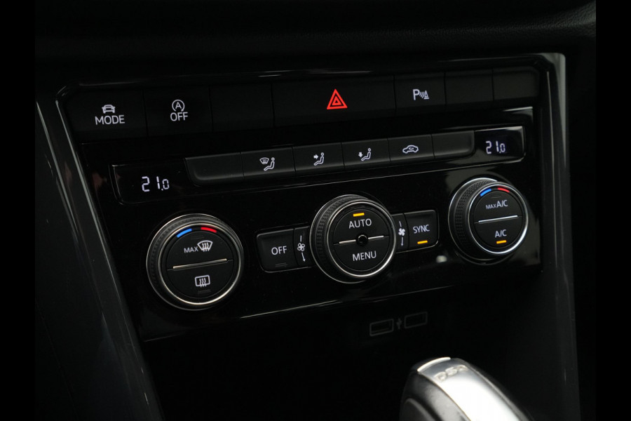 Volkswagen T-Roc 1.5 TSI 150pk DSG Sport Navigatie Trekhaak Virtual cockpit Acc Carplay 95