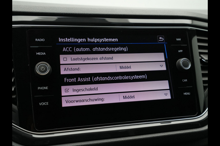 Volkswagen T-Roc 1.5 TSI 150pk DSG Sport Navigatie Trekhaak Virtual cockpit Acc Carplay 95