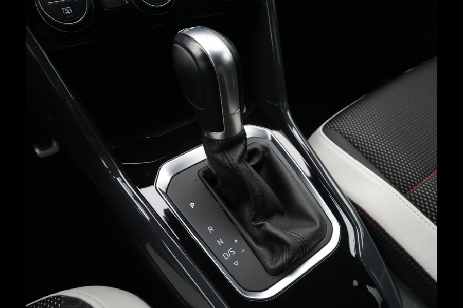 Volkswagen T-Roc 1.5 TSI 150pk DSG Sport Navigatie Trekhaak Virtual cockpit Acc Carplay 95